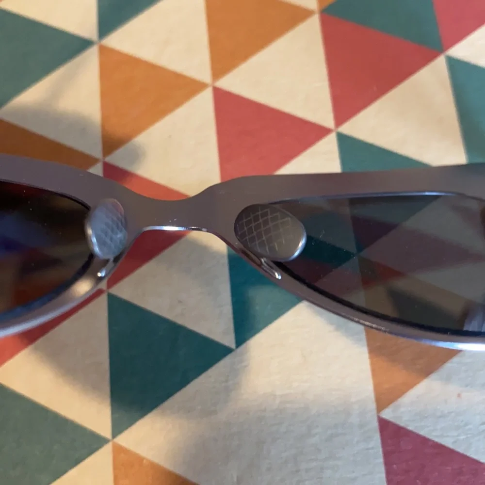 Authentic BOTTEGA VENETA SUNGLASSES 🕶 - Picture 9 of 9